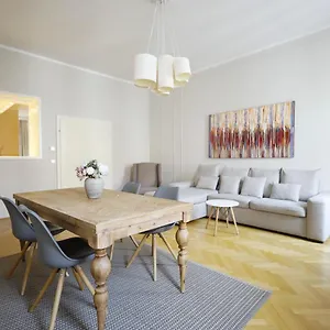 Heymi Karlsplatz Apartamento