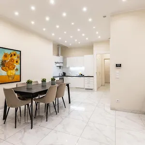 דירה Spacious 2 Bedroom Nearby Center, וינה