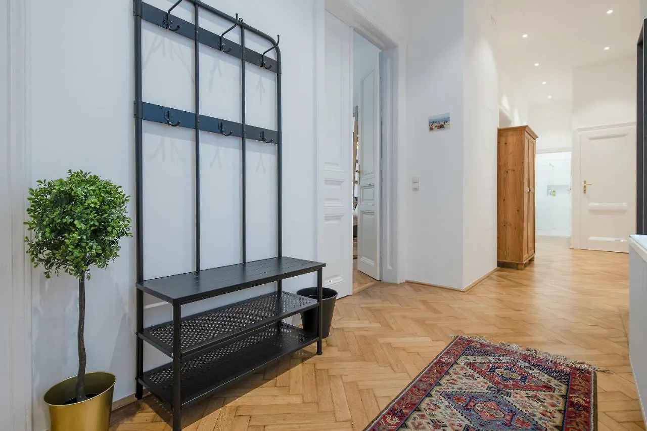 Grand Soho II Apartment Viena